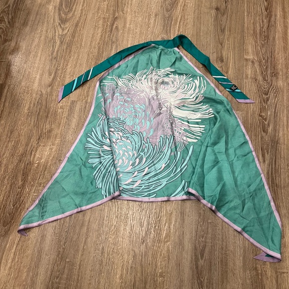 Gucci 100% silk green floral print halter scarf top - Picture 7 of 8